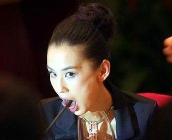 明星吃瓜真假对比视频在线观看,真假对比视频在线解析