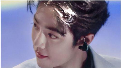 肖战吃瓜作品在线观看视频,揭秘明星幕后趣事，在线观看视频大揭秘