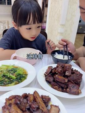 带你吃瓜干饭小学生视频,跟随小学生一起干饭吃瓜的快乐时光