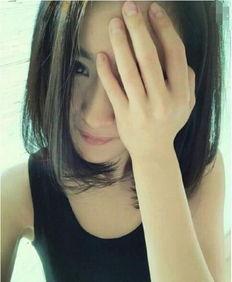 吃瓜双手托脸视频,揭秘吃瓜双手托脸的萌态瞬间